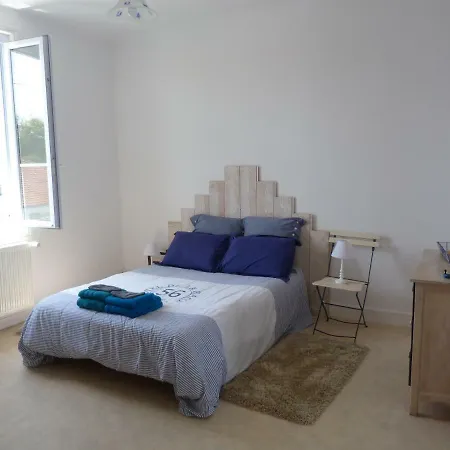 A Pied - Grand Lumineux - Menage Et Linge Non Compris Apartament